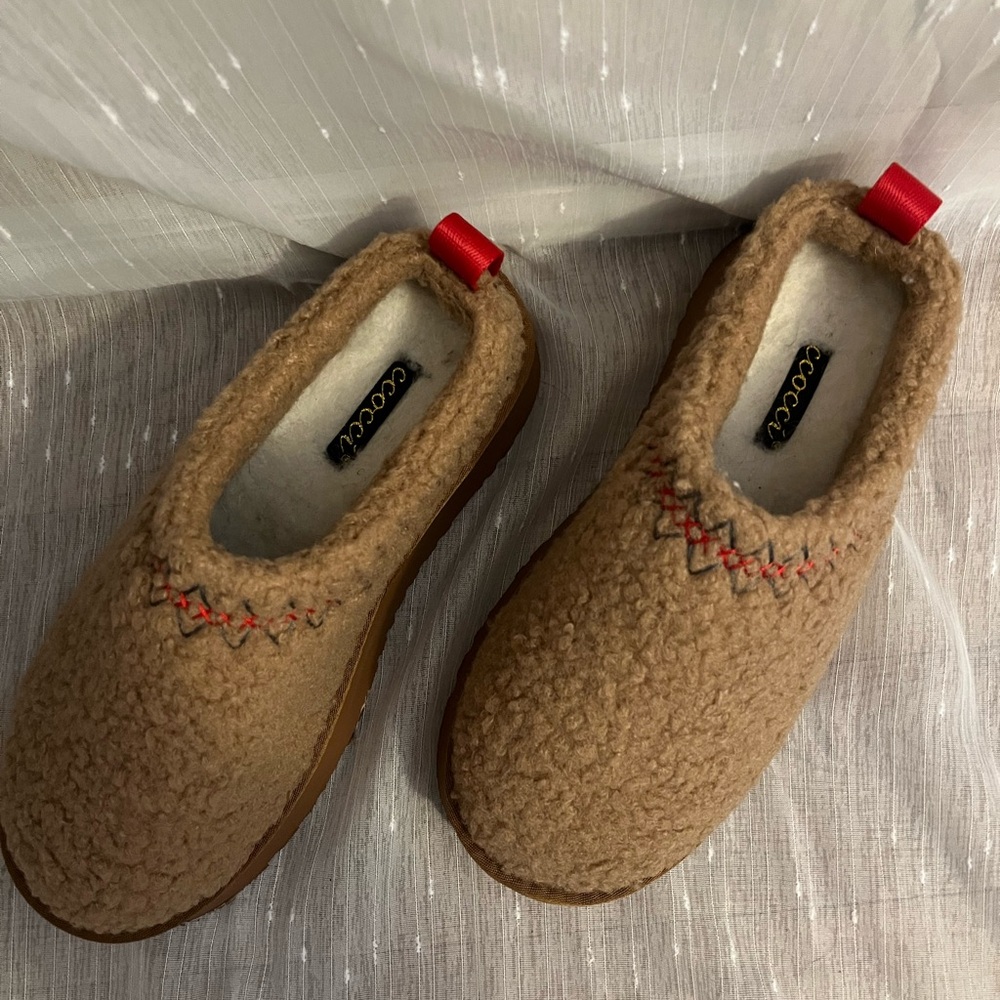 CCOCCI Tan Sherpa Platform Clogs with Red Pull Tabs - Picture 2 of 4